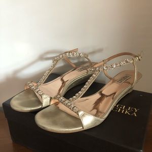 Badgley Mischka T strap mini wedges